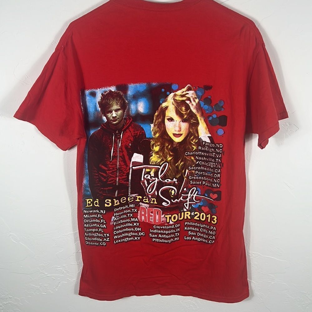 🔥🔥 TAYLOR SWIFT Red Tour 2013 - Music Band Tee - PERFECT- Sz Medium - Picture 3 of 8